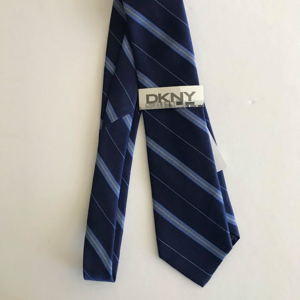 DKNY Mens Necktie 100% Silk Blue Striped Tie New